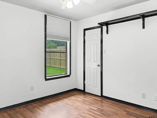 Building Photo - 16744 Overland Stage Dr