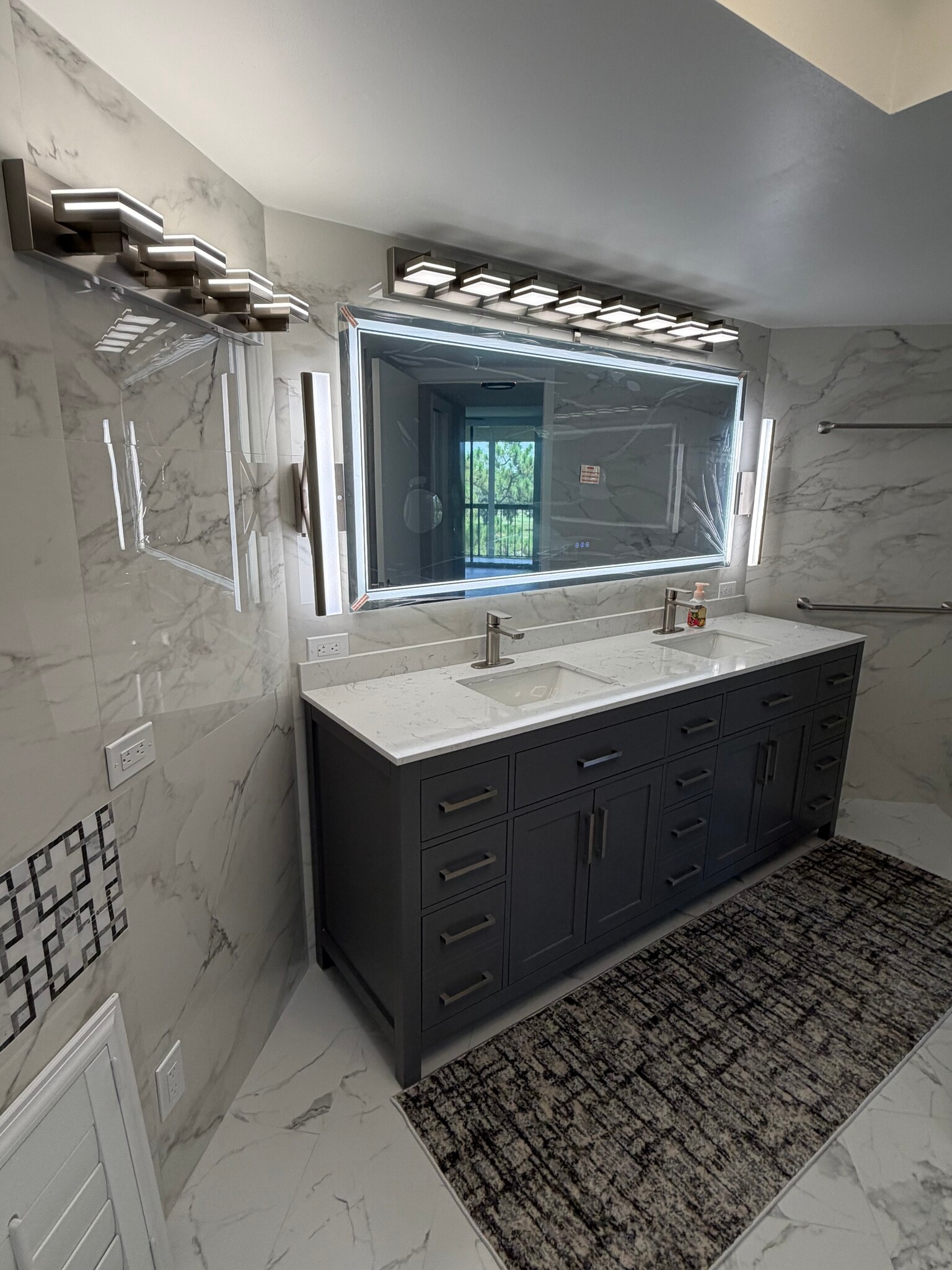 Building Photo - 5279 Fountains Dr S