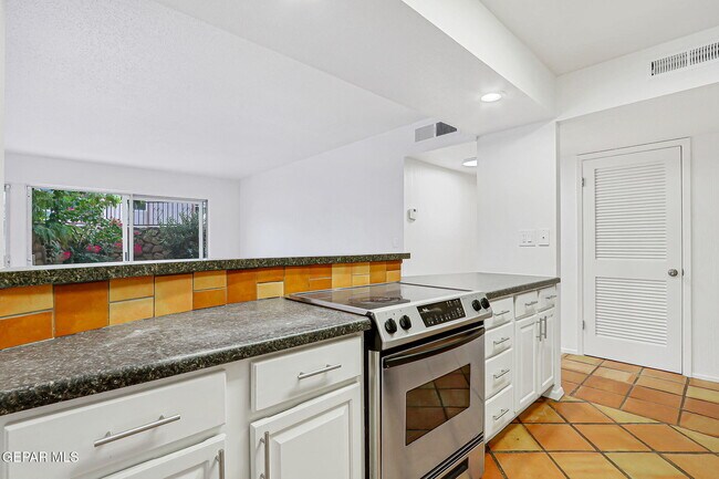 Building Photo - 252 Shadow Mountain Dr