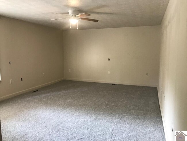 Building Photo - 1075 Friedman Ln