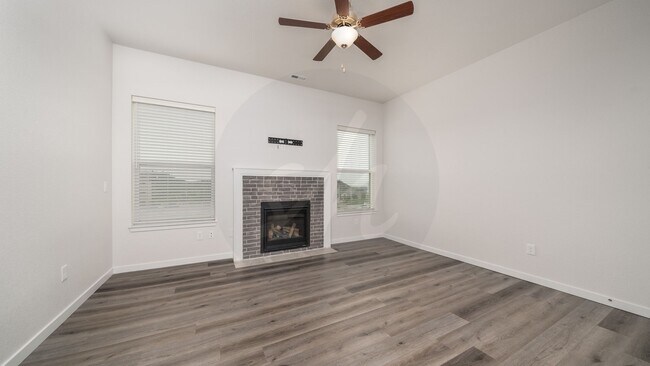 Building Photo - 5747 Villa Lorenzo Dr