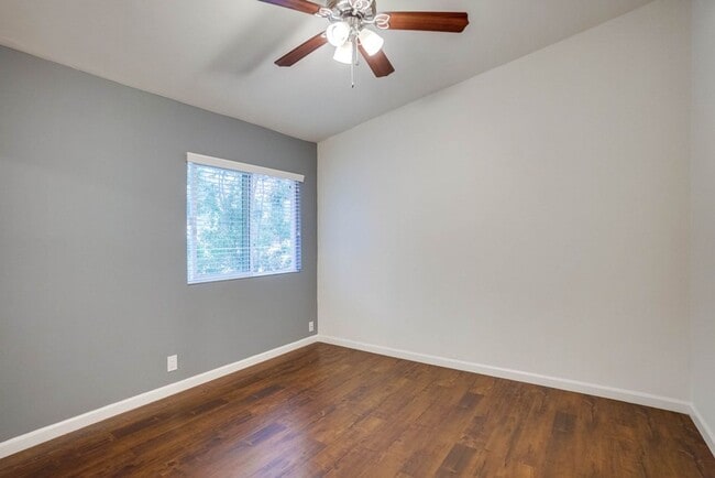 Building Photo - 3105 W 27th St