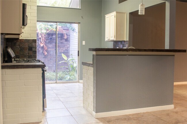 Building Photo - 13106 Hollowcreek Park Dr