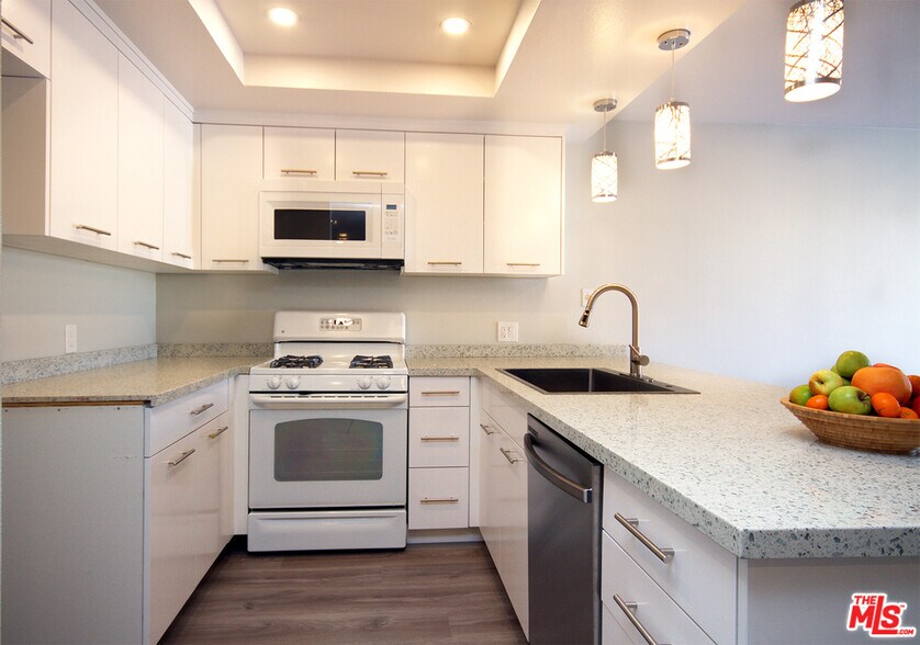 Building Photo - 6820 Remmet Ave
