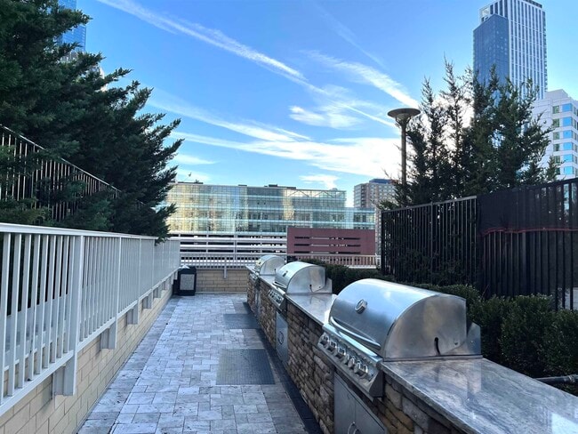 Building Photo - 88 Morgan St