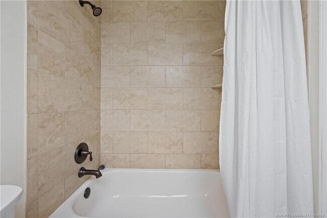 Building Photo - 1210 SE Parkview Pl