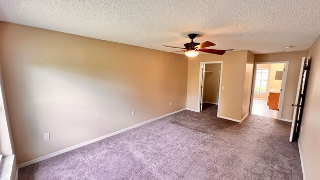 Building Photo - Huge!! 3 bedroom 2 bath in Deltona Lakes. ...