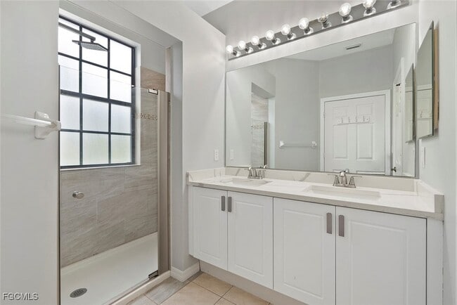 Building Photo - 14617 Sutherland Ave