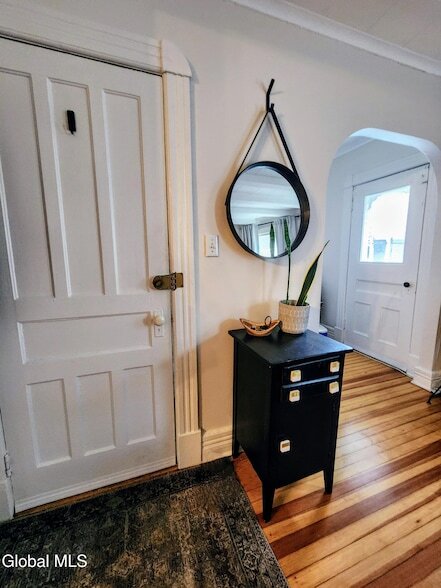 Building Photo - 11 Ingersoll Ave