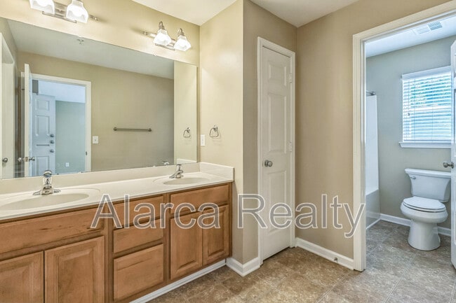 Building Photo - 647 Raphael Place