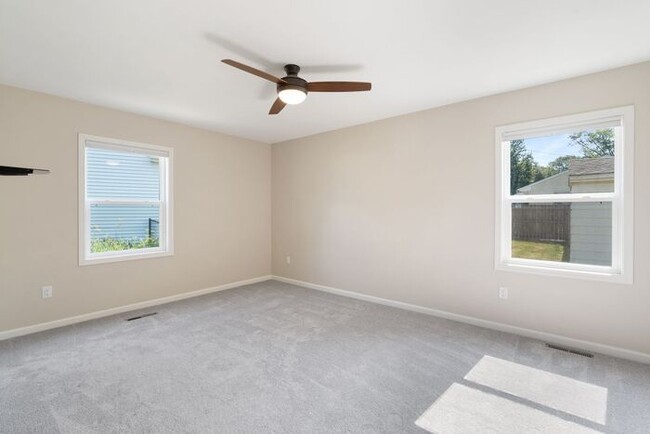 Building Photo - $1,895 | 2 Bedroom, 2 Bathroom House | Pet...