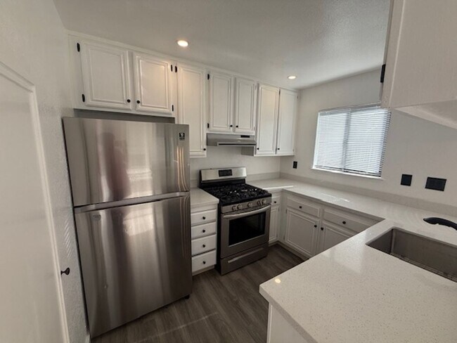 Building Photo - Renovated 2-Bedroom Condo in Martinez