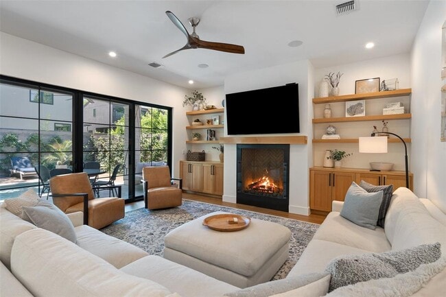 Building Photo - 2107 Peach Tree St