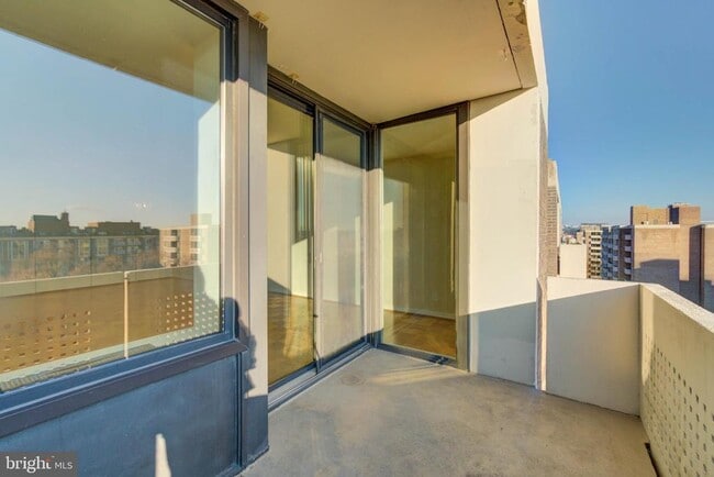 Building Photo - 490 M St SW