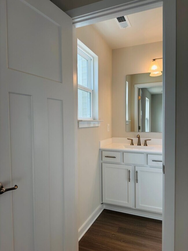 Building Photo - Brand New 4 Bed 3.5 Bath End Unit Townhome in Inwood