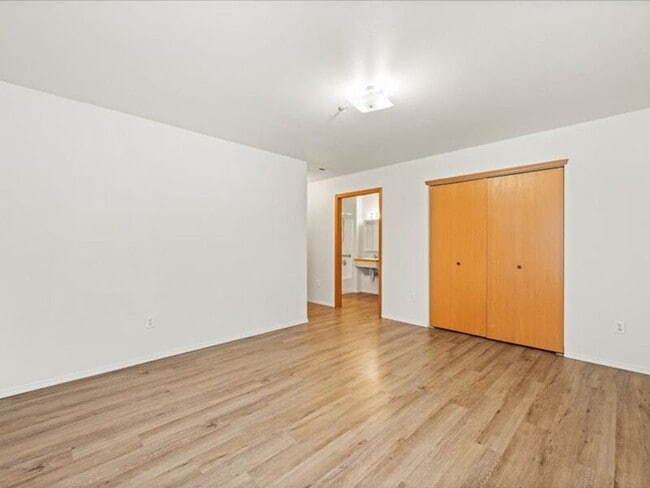 Building Photo - 6005 Chapel Hill Blvd