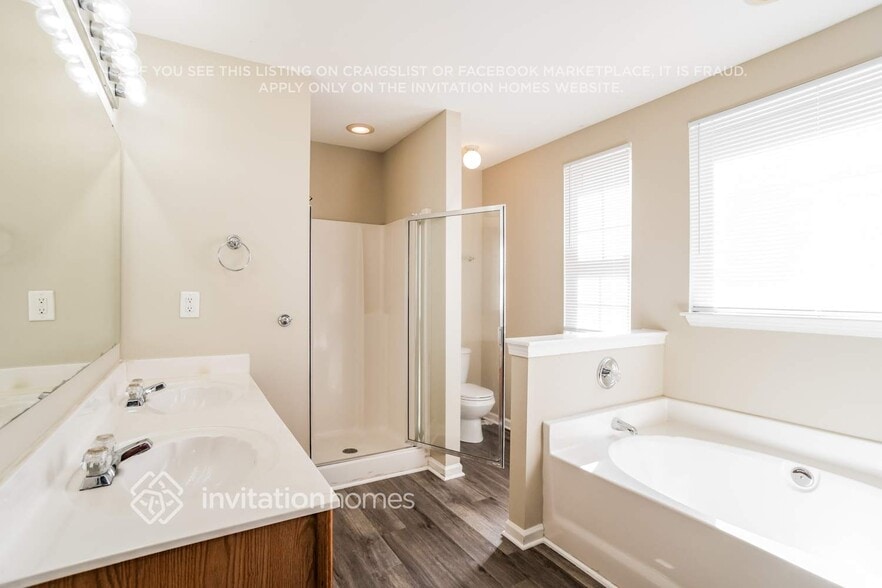 Building Photo - 15232 De Havilland Dr