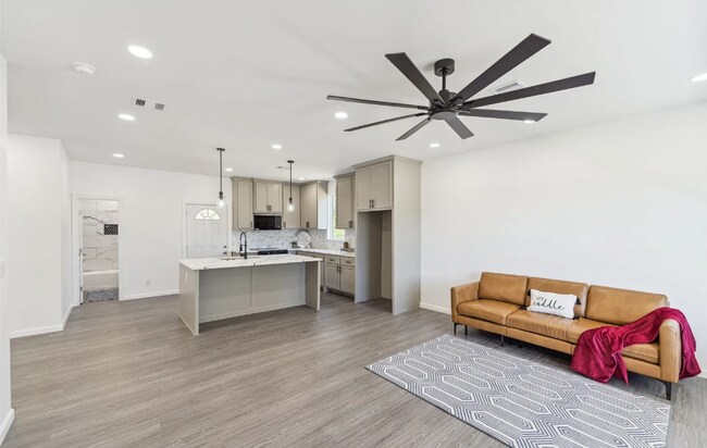 Building Photo - 3 Bed | 2 Bath in North Tulsa!