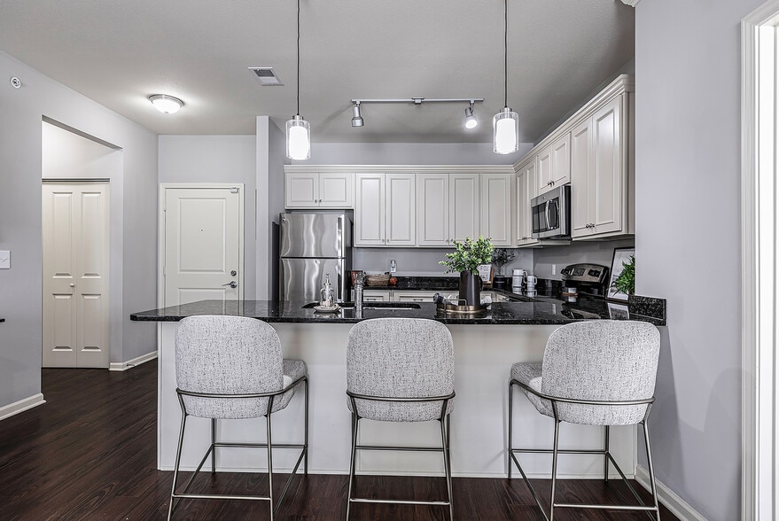 Building Photo - Village West