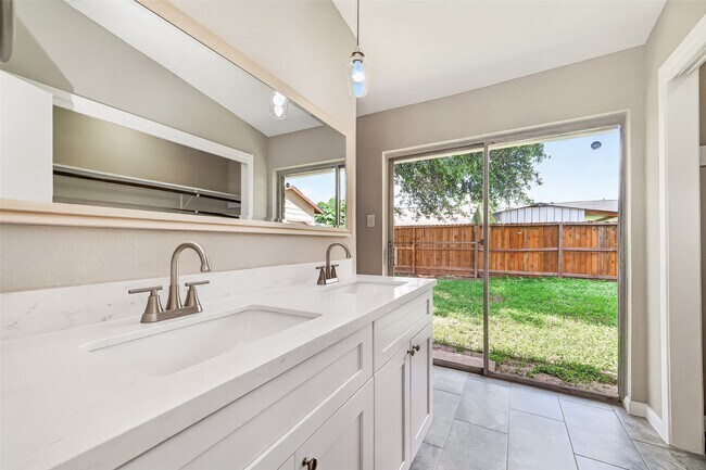 Building Photo - 7646 Winkle Wood Ln
