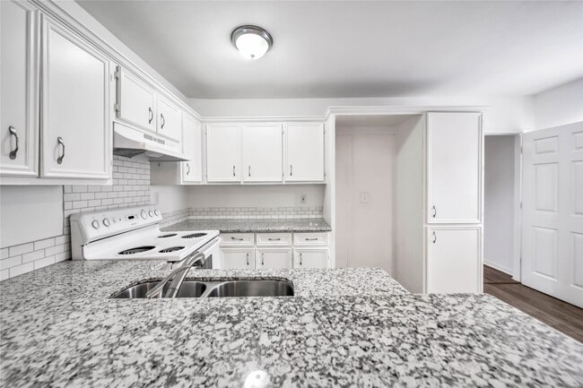 Building Photo - 1710 Shelby St