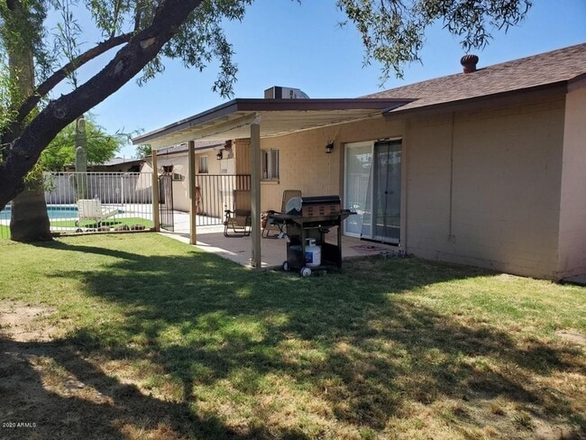 Building Photo - 3327 W Joan De Arc Ave