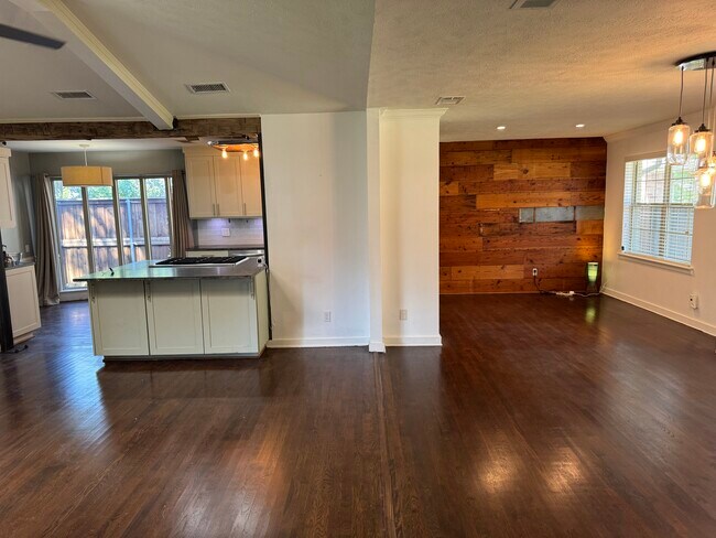 Building Photo - 10140 Creekmere Cir