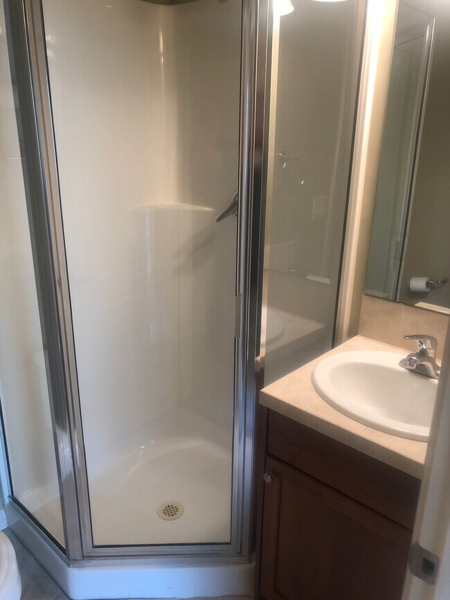 Main Level Bathroom - 1018 Taylor Ave N