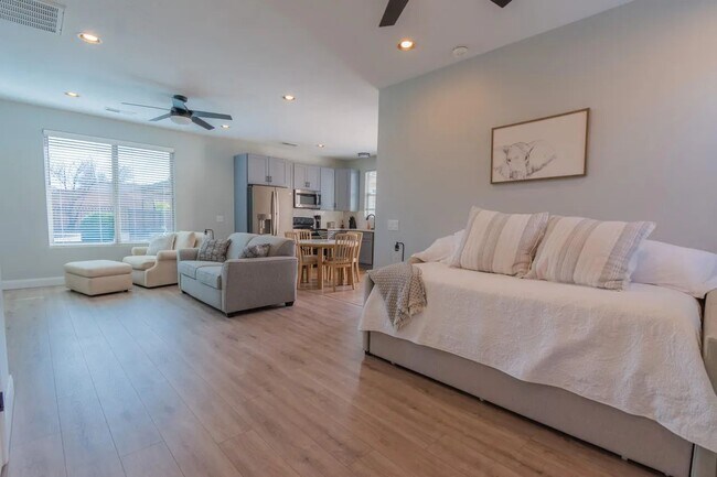 Building Photo - Hurricane Casita