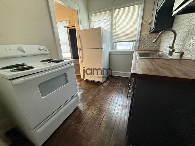 Building Photo - 3241 Kildare Rd