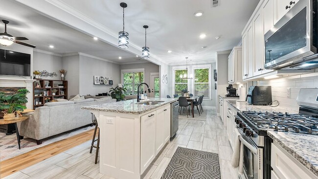 Building Photo - 3 Donington Cir