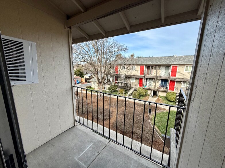 Building Photo - 281 Junction Ave