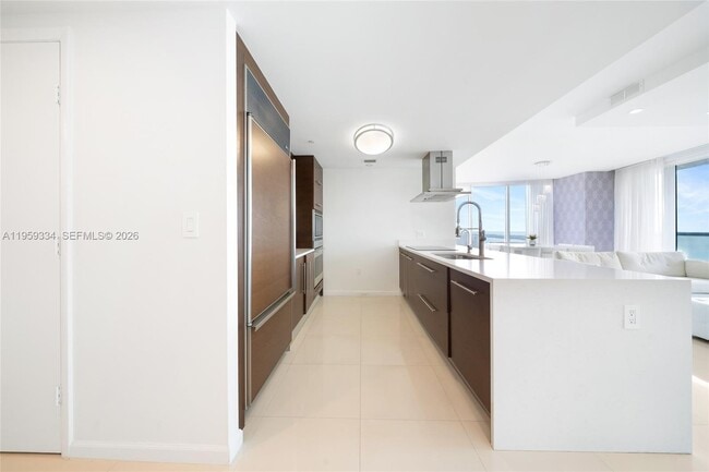 Building Photo - 495 Brickell Ave