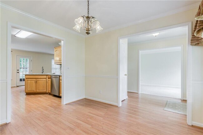 Building Photo - 2232 Woodbriar Dr