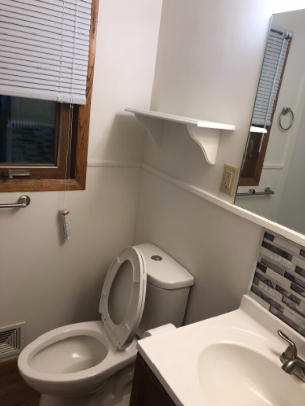 Building Photo - 538 Van Buren Ave