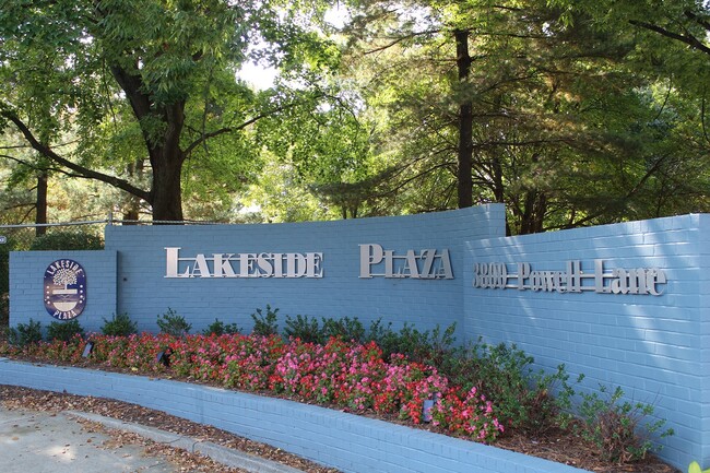 Lakeside Plaza - 3800 Powell Ln