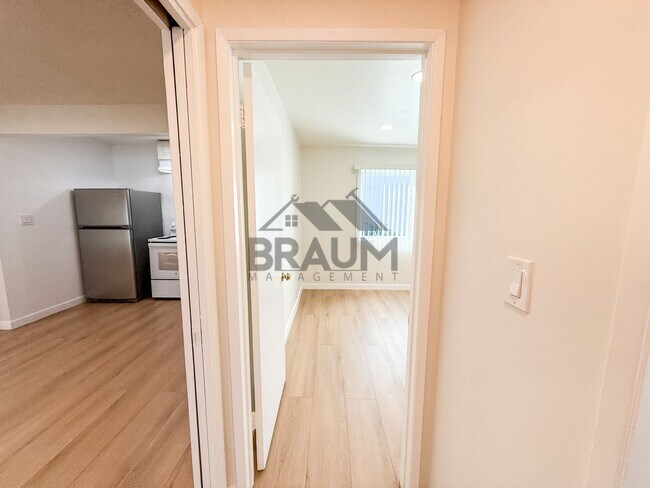 Building Photo - 5611 Fulcher Ave