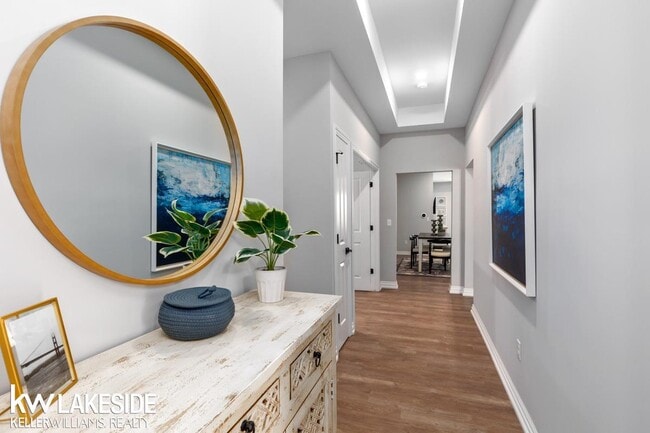 Building Photo - 8511 Valley Dr