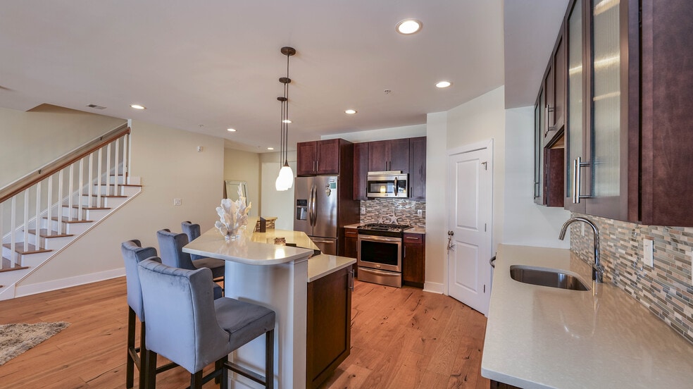 Building Photo - 210 N Madison Ave