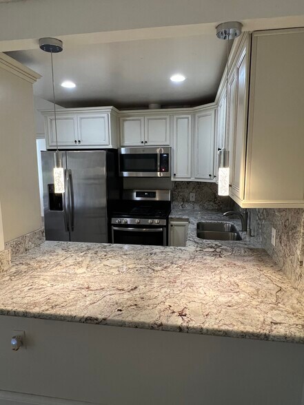 Stainless Appliances - 19156 Avenue of the Oaks