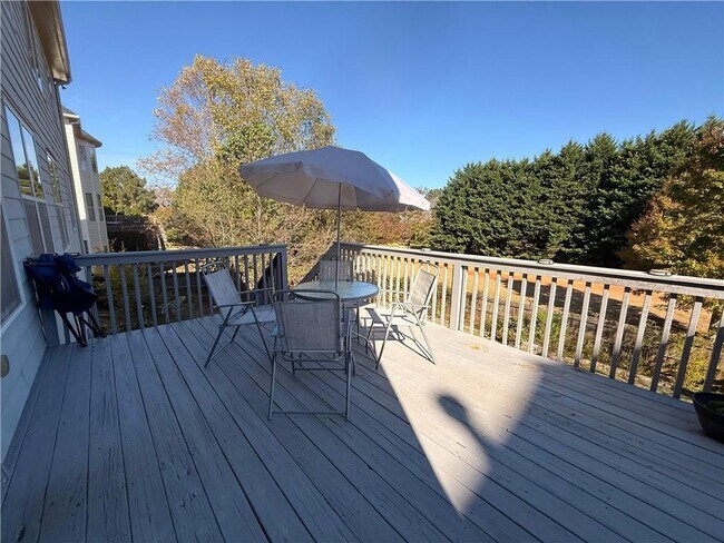 Building Photo - 1880 Manor View