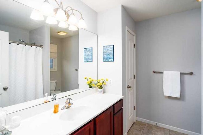 Building Photo - 5300 Silver Mill Dr
