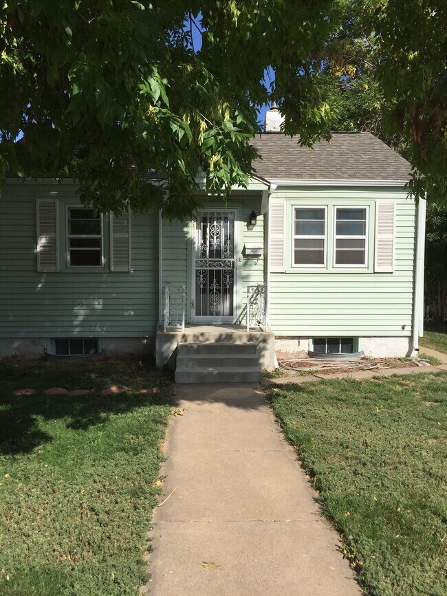 Building Photo - Englewood - 1 Bedroom, 1 Bathroom (30DE)