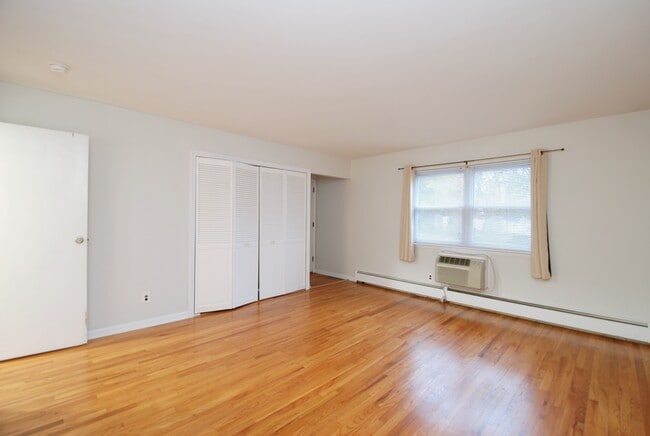 Building Photo - 77 Webb Ave