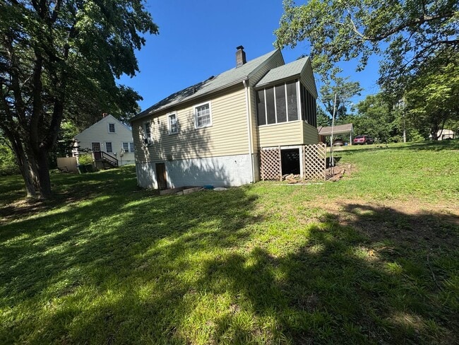 Building Photo - MINUTES TO DOWNTOWN FREDERICKSBURG - 2 BEDROOM COTTAGE