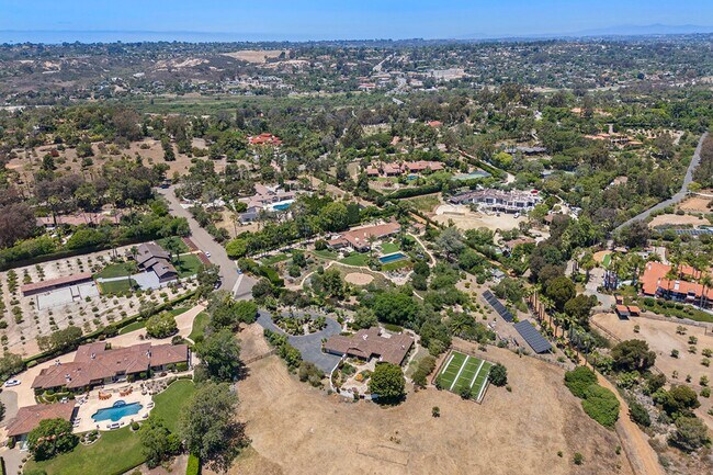 Building Photo - This Beautiful Hacienda Style Home combine...
