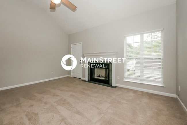 Building Photo - 4 Bedroom Pet-Friendly Home in Riverdale, ...