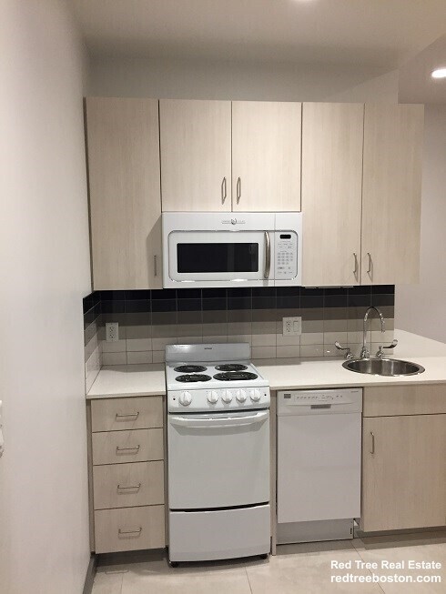 Building Photo - 144 Bowdoin St