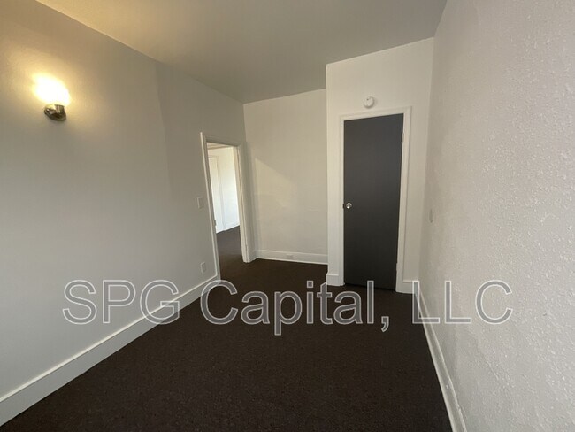 Building Photo - 124 Ann St