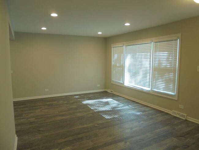 Building Photo - 1808 W Ridgeland Ave